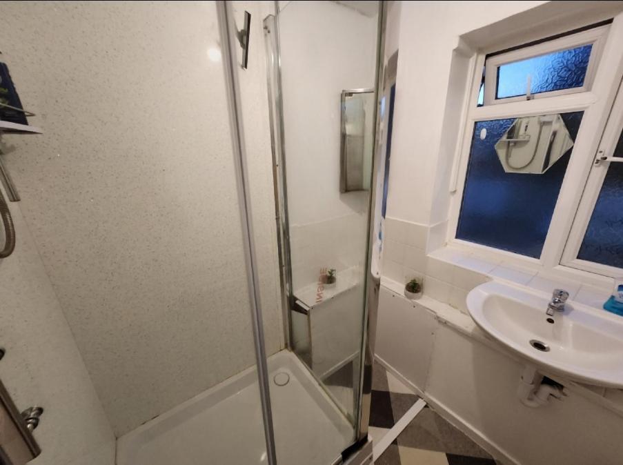 Gatwick Star Night Stay - Gatwick Кролей Экстерьер фото