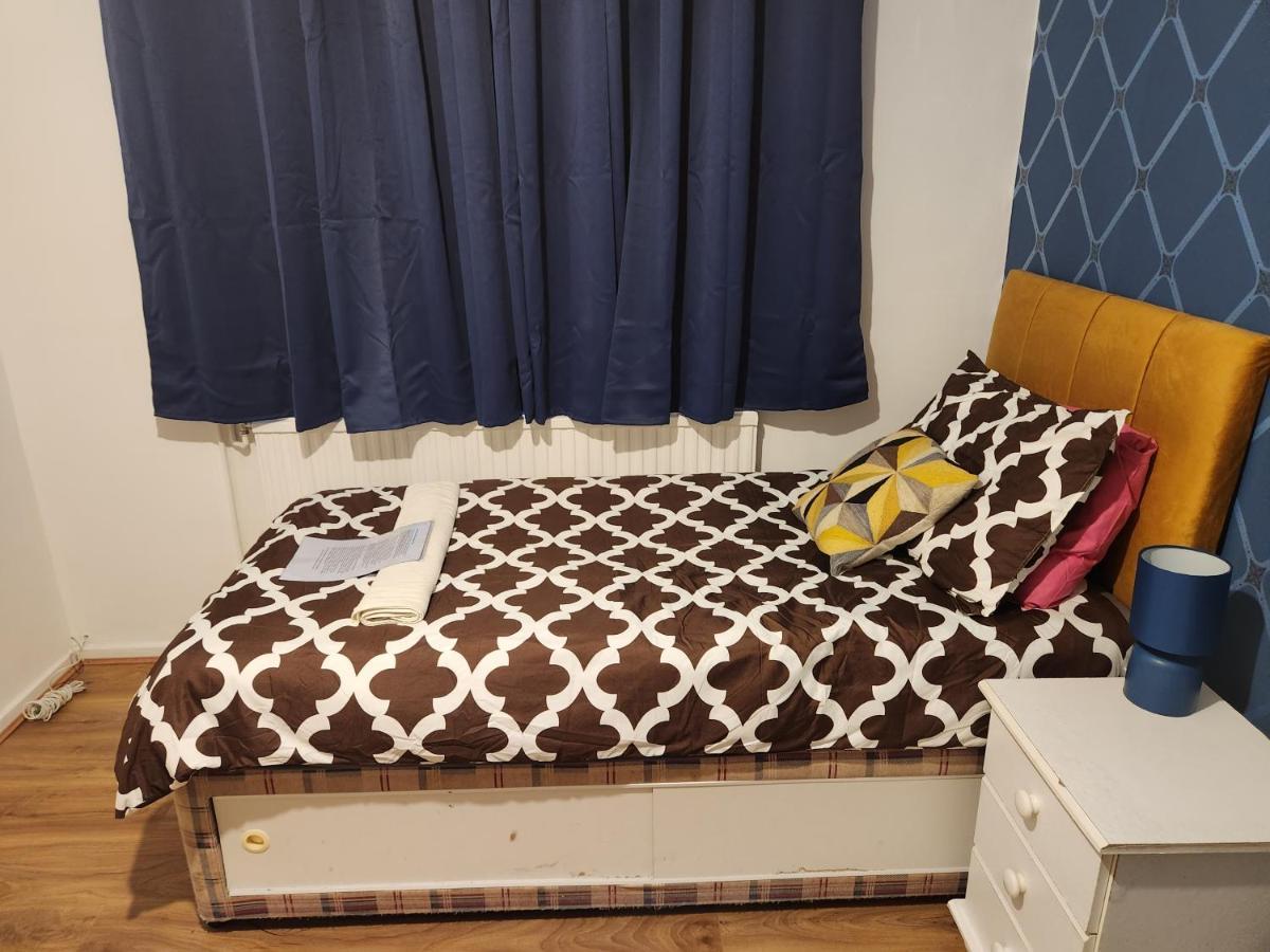 Gatwick Star Night Stay - Gatwick Кролей Экстерьер фото