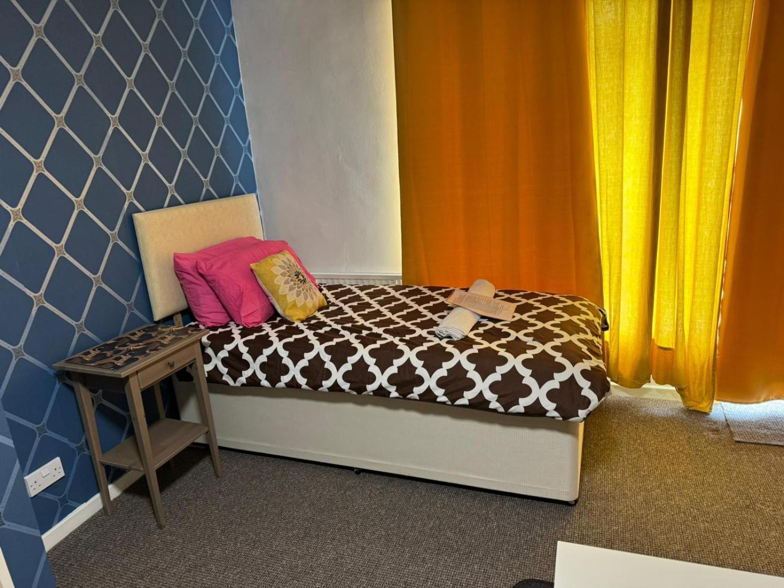 Gatwick Star Night Stay - Gatwick Кролей Экстерьер фото