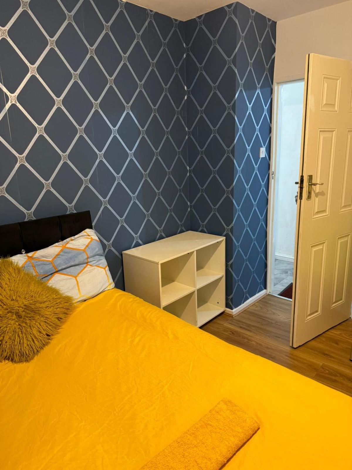 Gatwick Star Night Stay - Gatwick Кролей Экстерьер фото